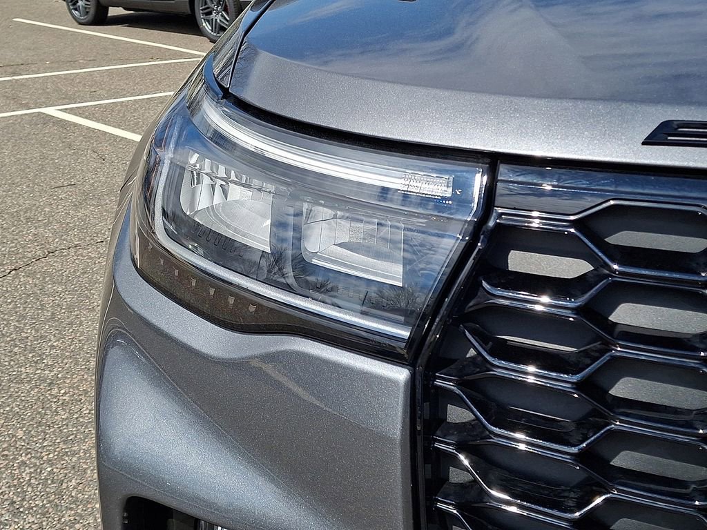 Used 2025 Ford Explorer ST image 12
