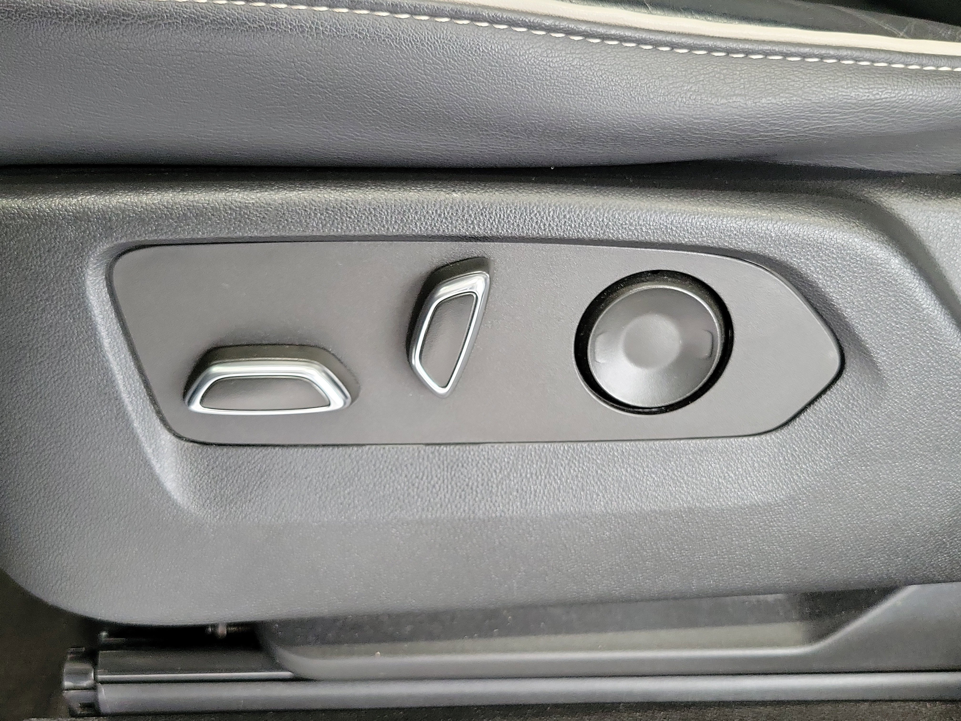 Used 2022 Cadillac Escalade ESV Premium Luxury w/ Performance Package AWD/4WD image 20