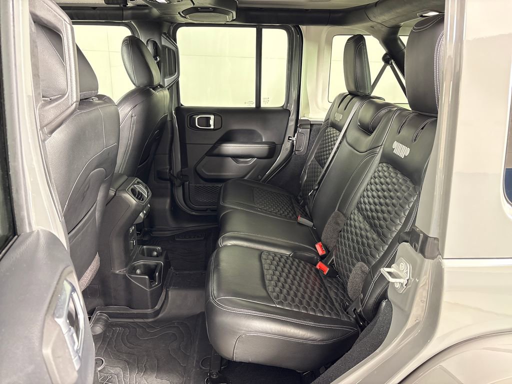 Used 2018 Jeep Wrangler Unlimited Sahara image 32
