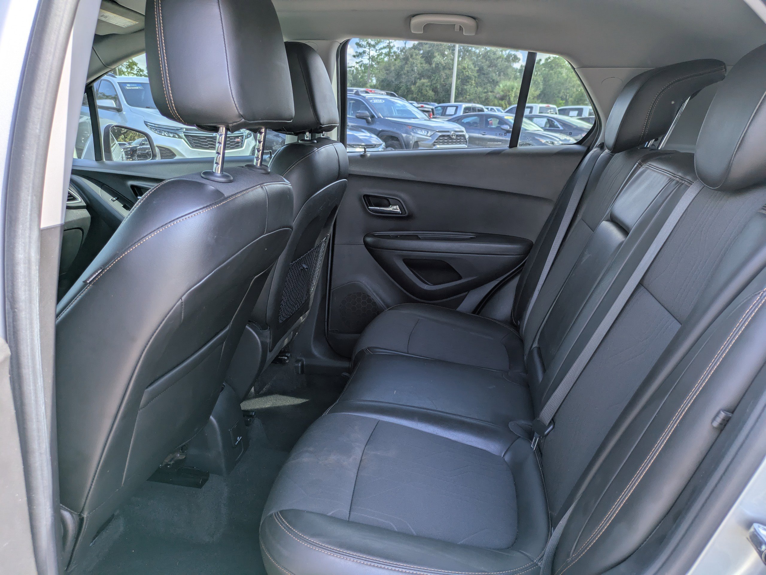 Used 2019 Chevrolet Trax LT w/ LT Convenience Package image 12