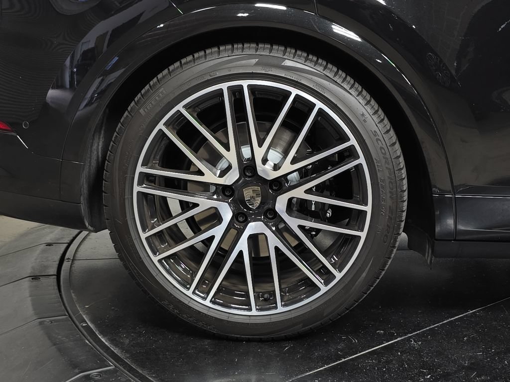 Certified 2026 Porsche Cayenne Turbo AWD/4WD image 29