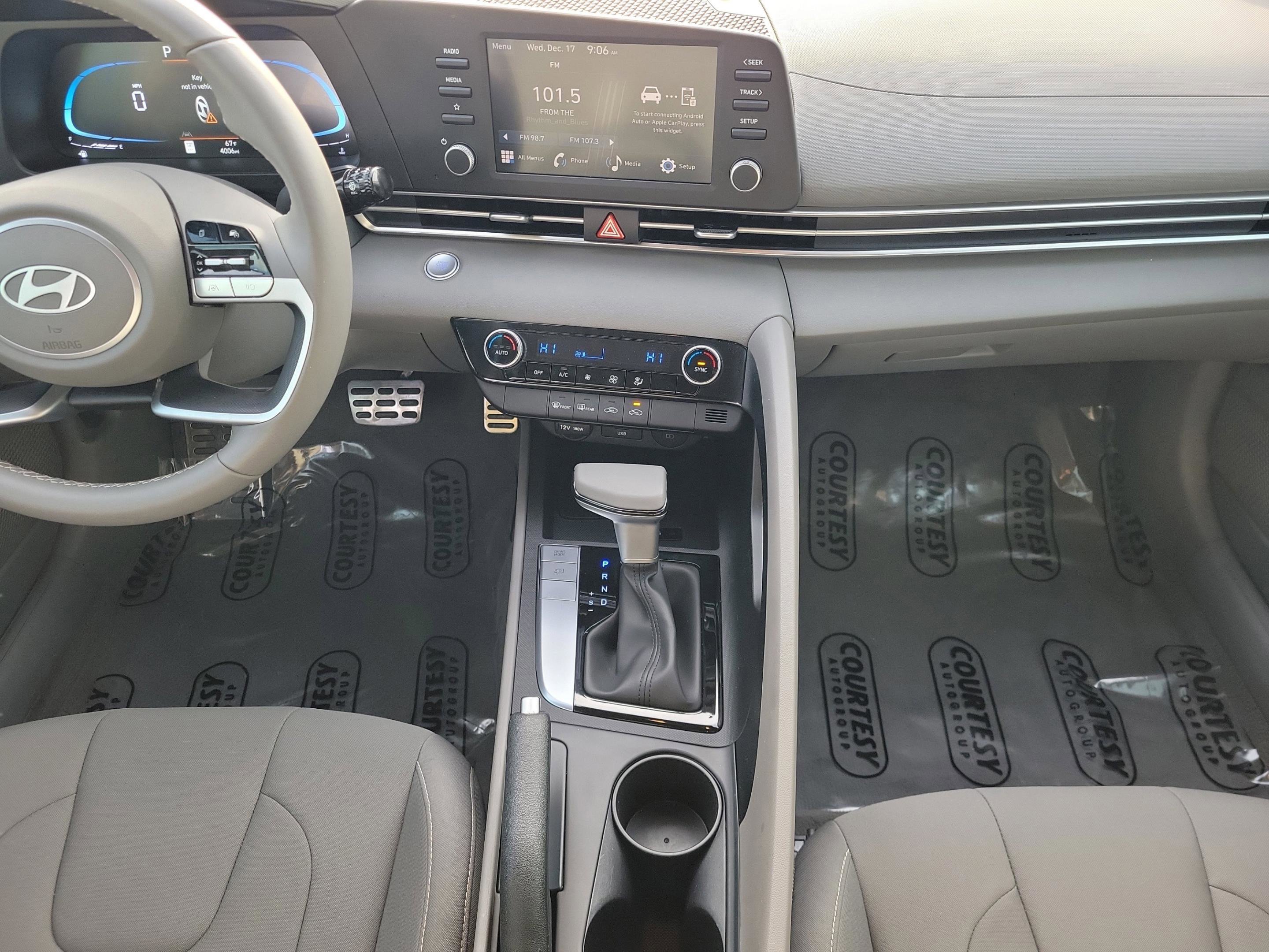 Certified 2025 Hyundai Elantra Sport image 15