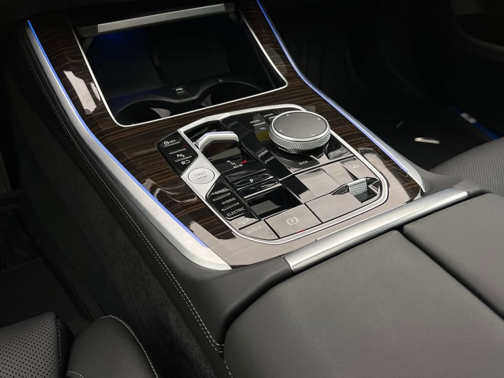 Certified 2025 BMW X5 xDrive50e w/ Premium Package image 30