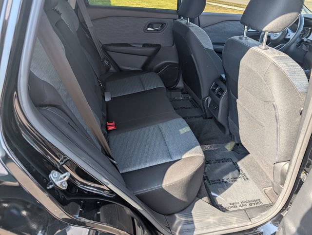 Used 2023 Nissan Rogue SV image 6