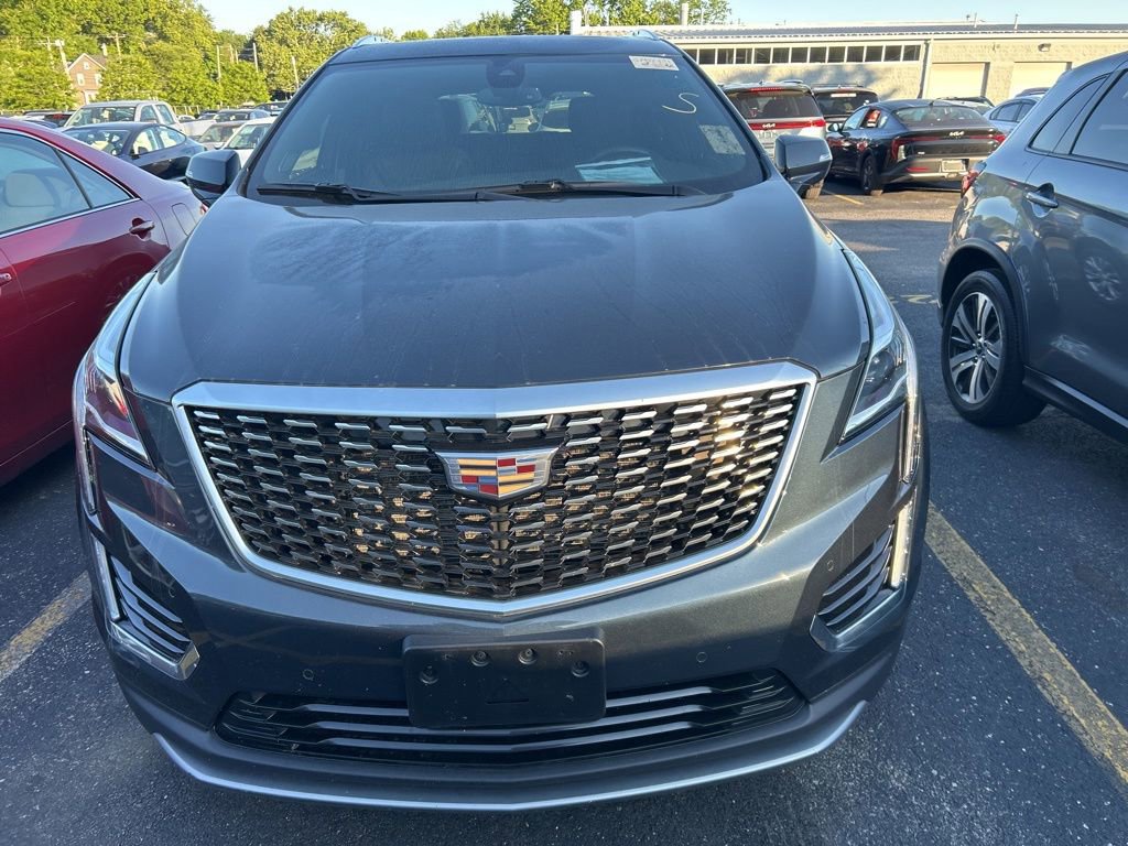 Used 2020 Cadillac XT5 Premium Luxury AWD/4WD image 2