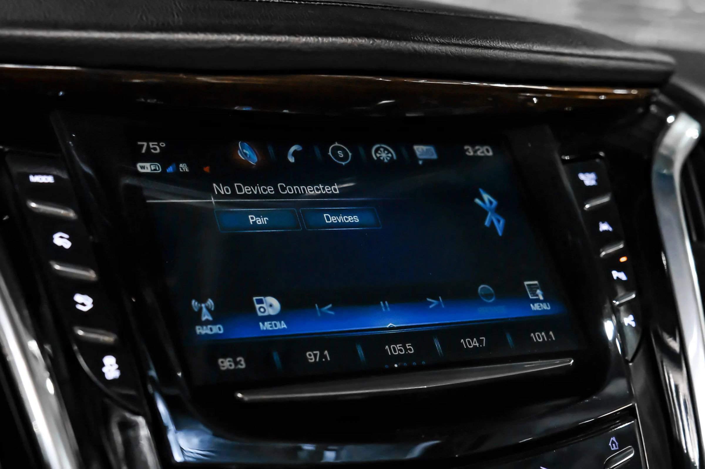 Used 2017 Cadillac Escalade ESV Luxury RWD image 37