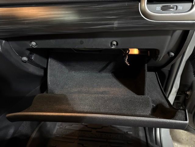 Used 2019 Jeep Grand Cherokee Altitude AWD/4WD image 37