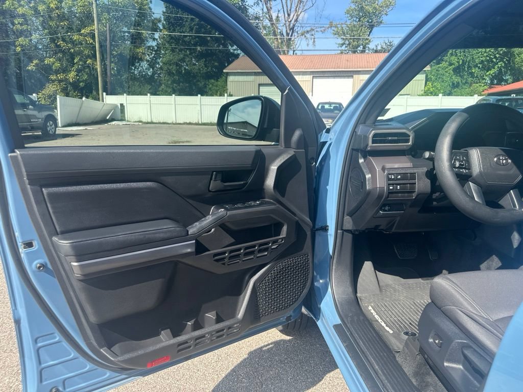 Used 2026 Toyota Tacoma SR5 AWD/4WD image 9