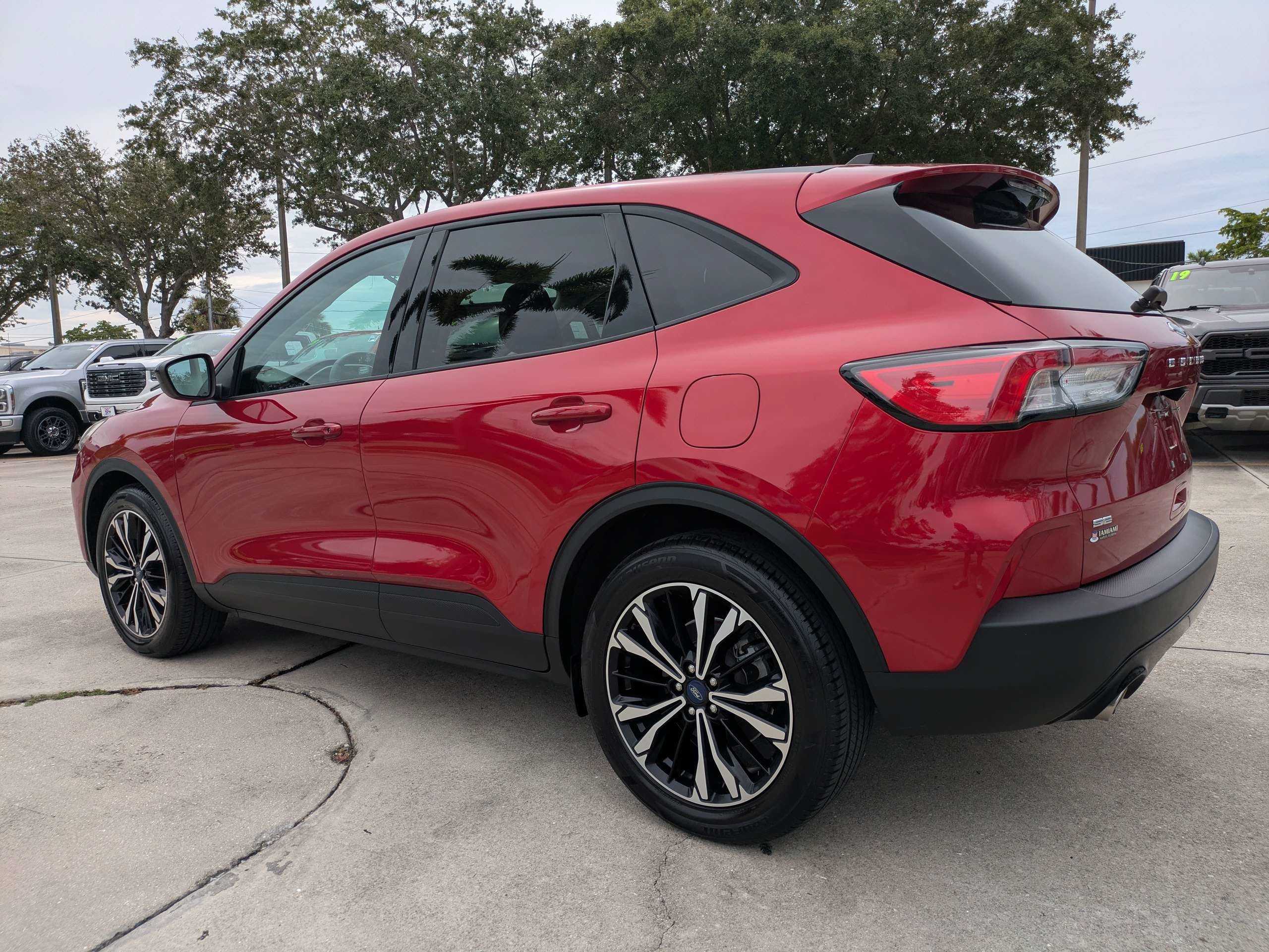 Used 2021 Ford Escape SE w/ SE Sport Appearance Package FWD image 6