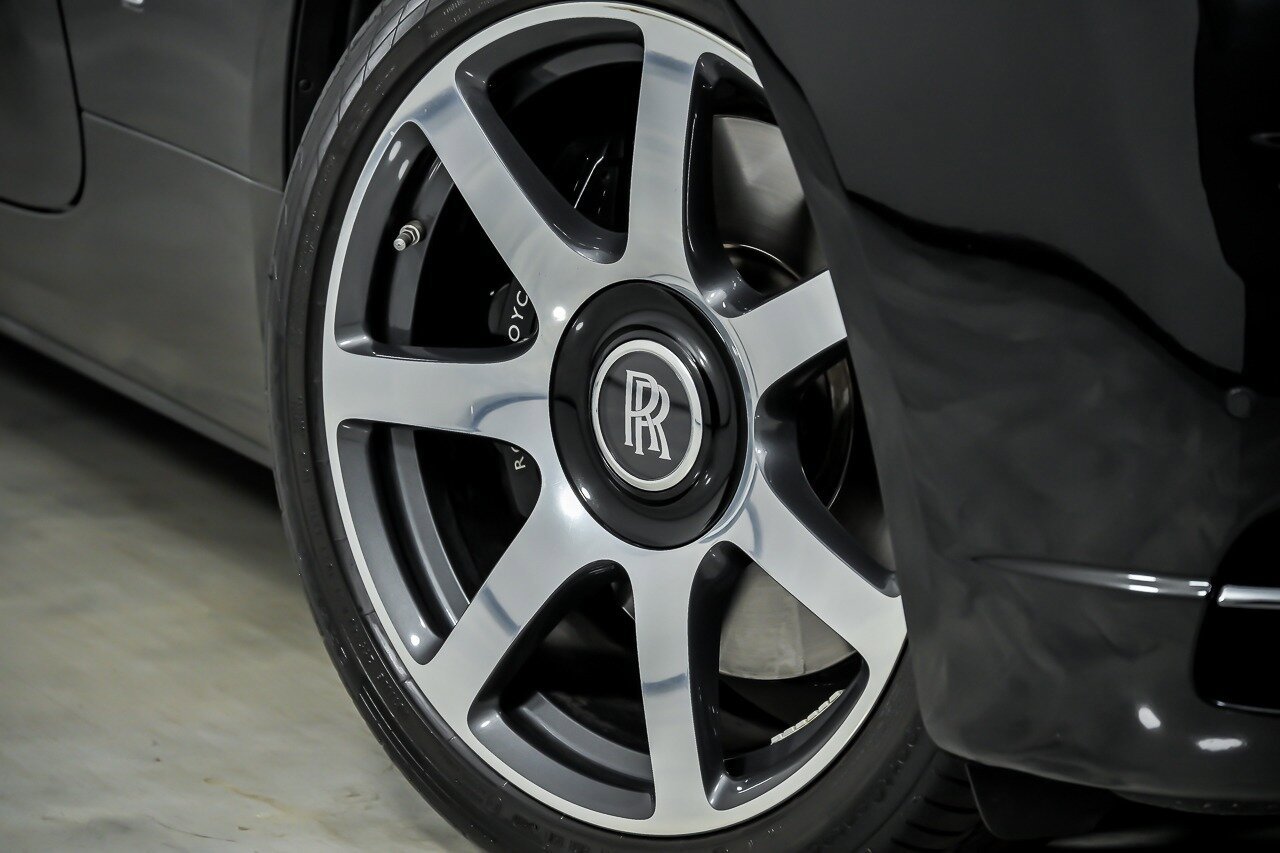 Used 2017 Rolls-Royce Dawn RWD image 4