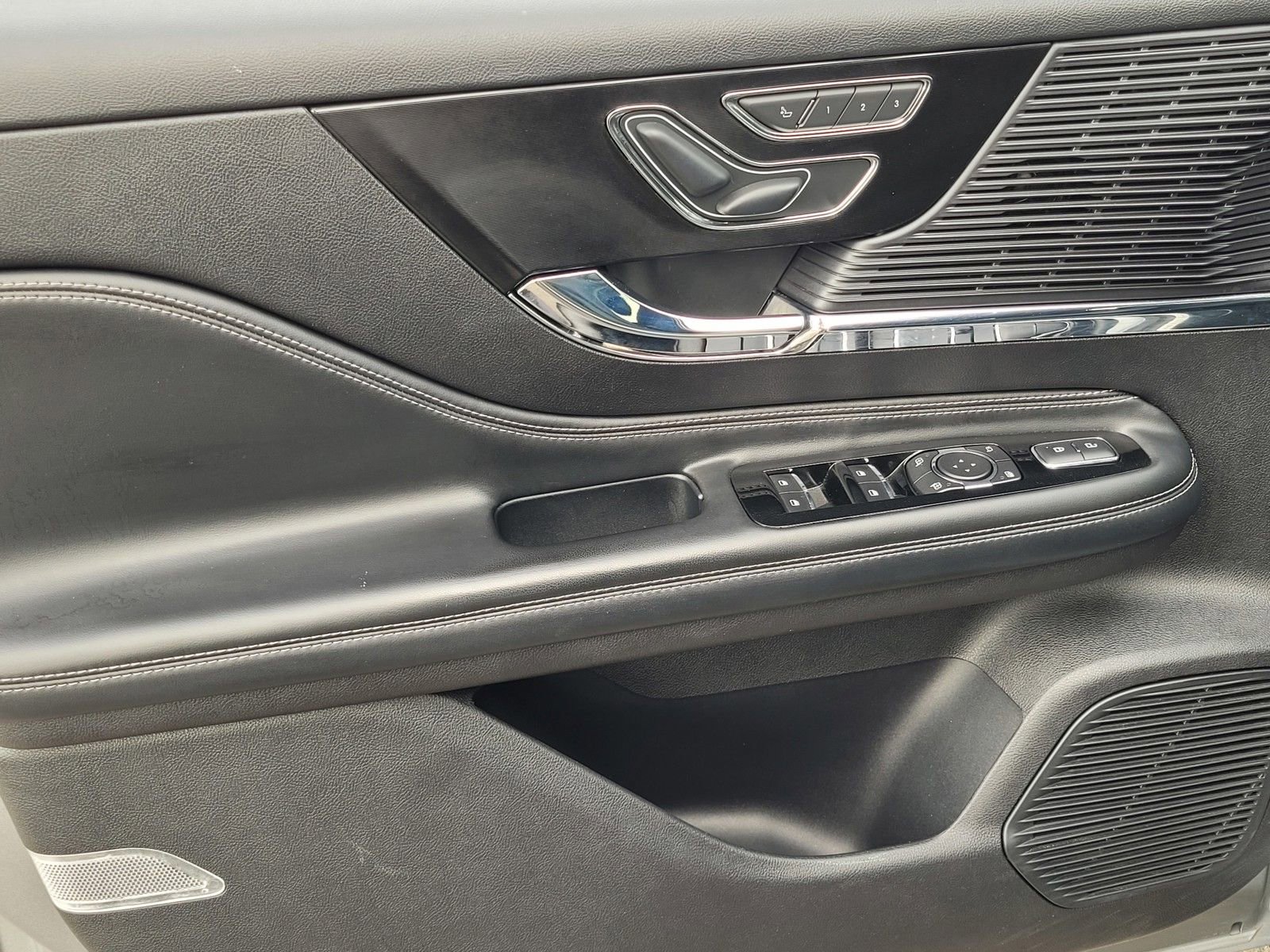 Used 2022 Lincoln Corsair FWD image 16