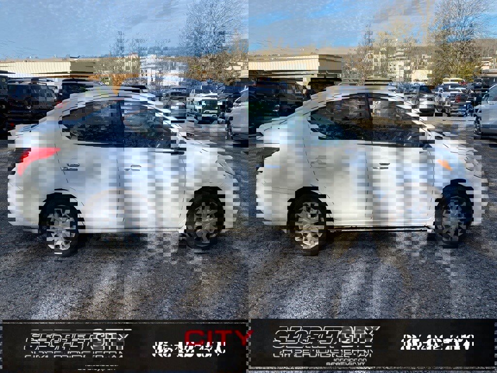 Used 2014 Nissan Versa SV image 4