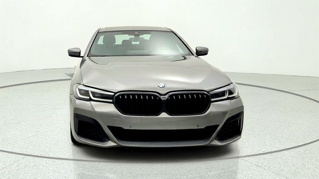 Used 2022 BMW 530i w/ M Sport Package RWD image 2