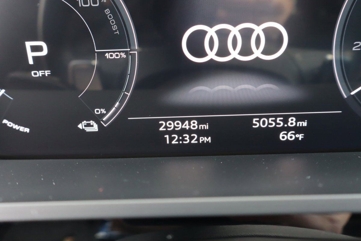 Used 2022 Audi e-tron Premium w/ Convenience Plus Package AWD/4WD image 13