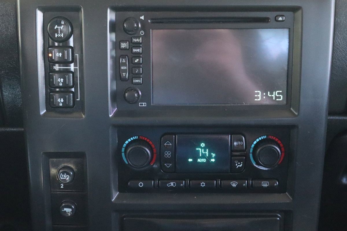 Used 2005 HUMMER H2 SUT w/ Preferred Equipment Group AWD/4WD image 35