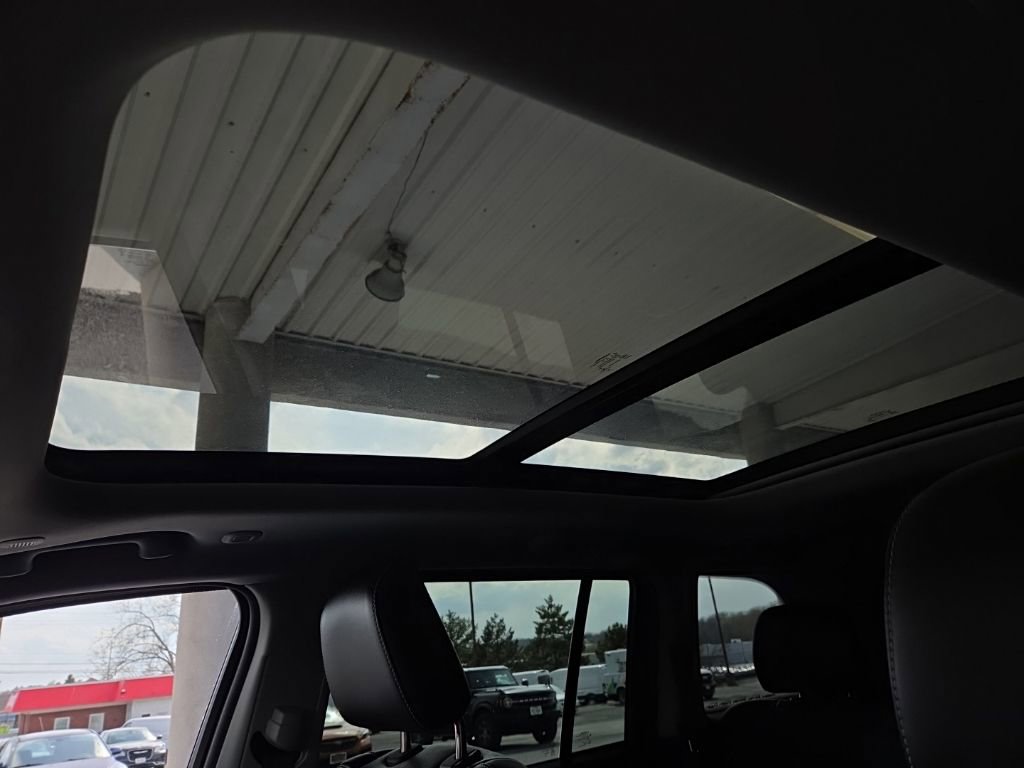 Used 2022 Jeep Grand Cherokee Limited 4xe image 25