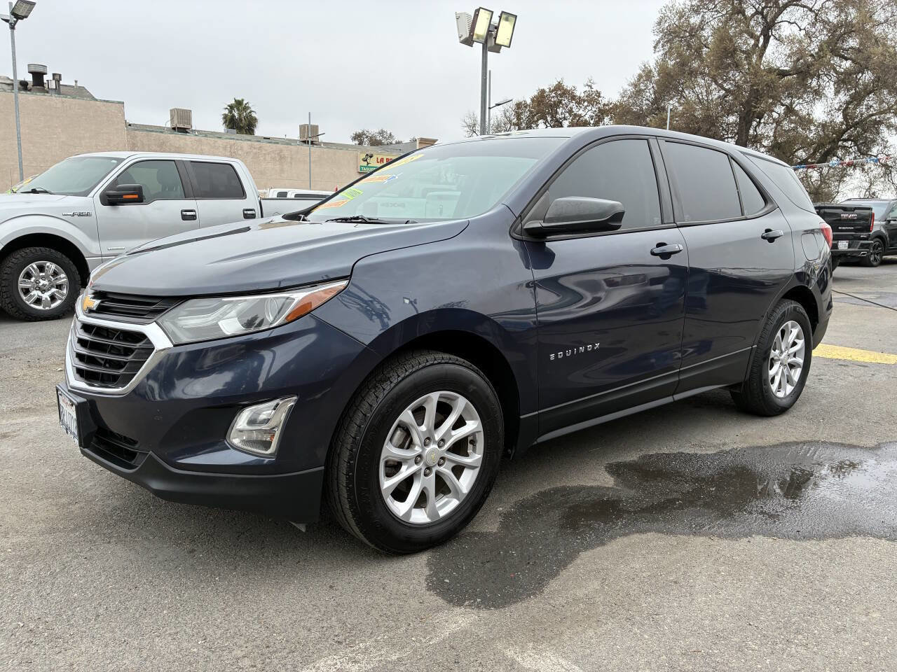 Used 2018 Chevrolet Equinox LS image 1