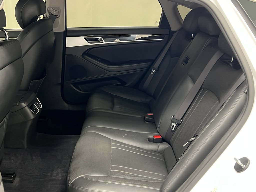 Used 2015 Hyundai Genesis 3.8 AWD/4WD image 30