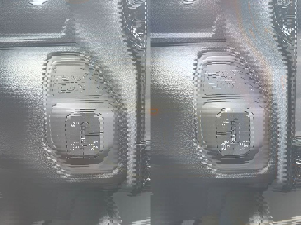 New 2026 RAM 2500 Laramie AWD/4WD image 18