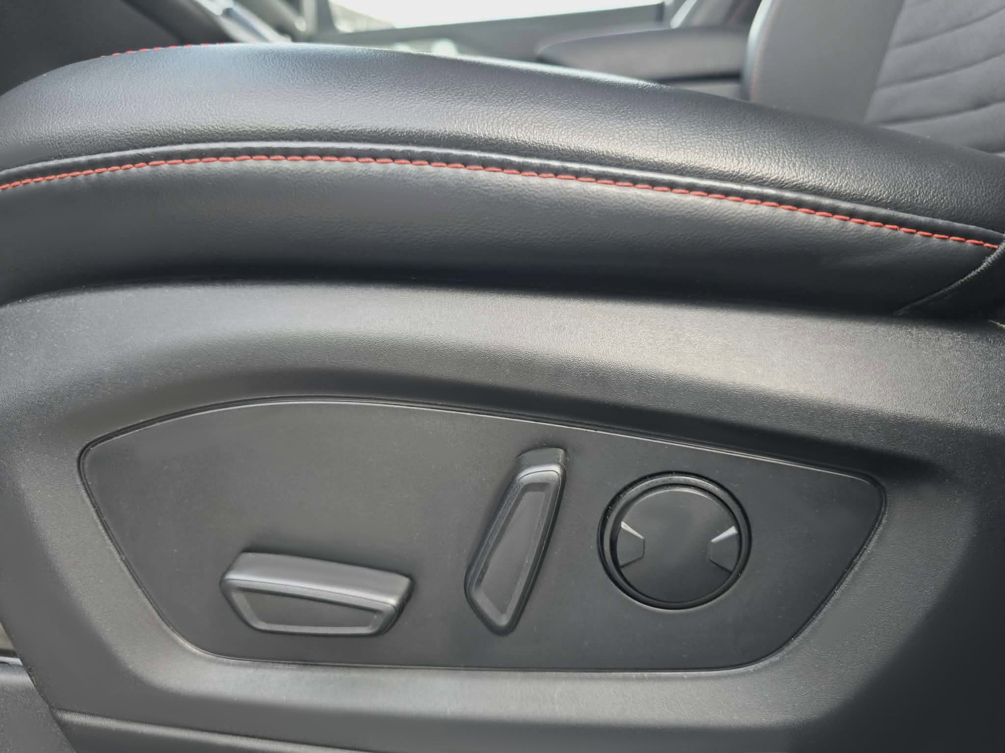 Used 2025 Ford Explorer ST-Line w/ ST-Line Street Pack image 12