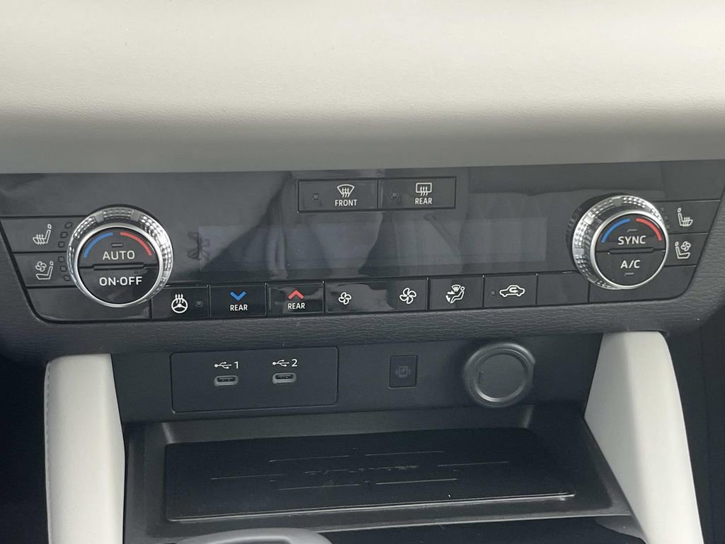New 2026 Mitsubishi Outlander SEL FWD image 23