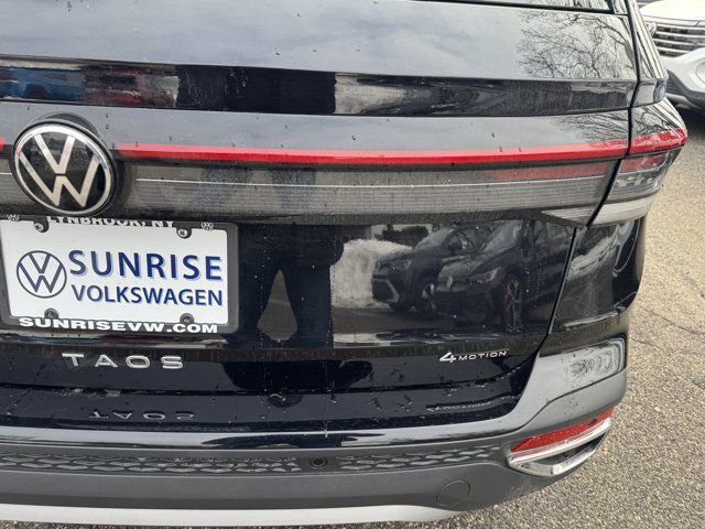 Used 2025 Volkswagen Taos SE w/ Panoramic Sunroof Package AWD/4WD image 38