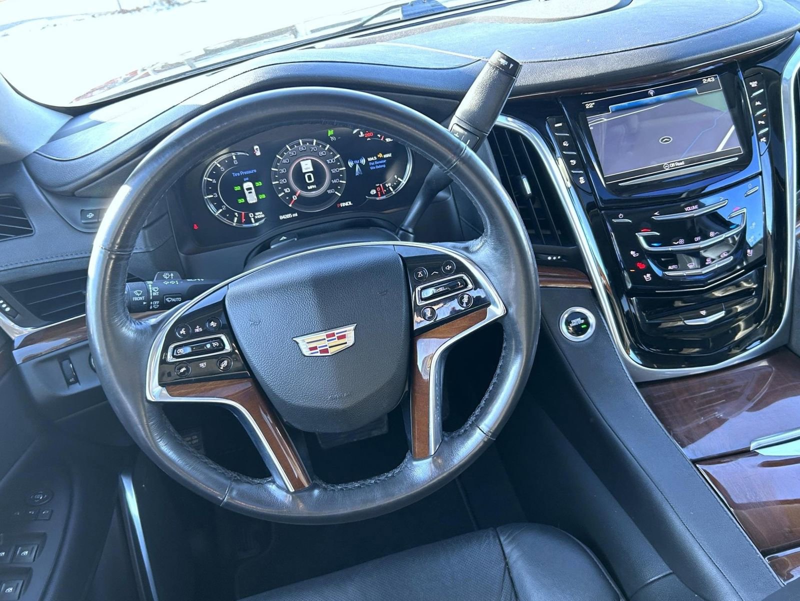 Used 2019 Cadillac Escalade Luxury image 16