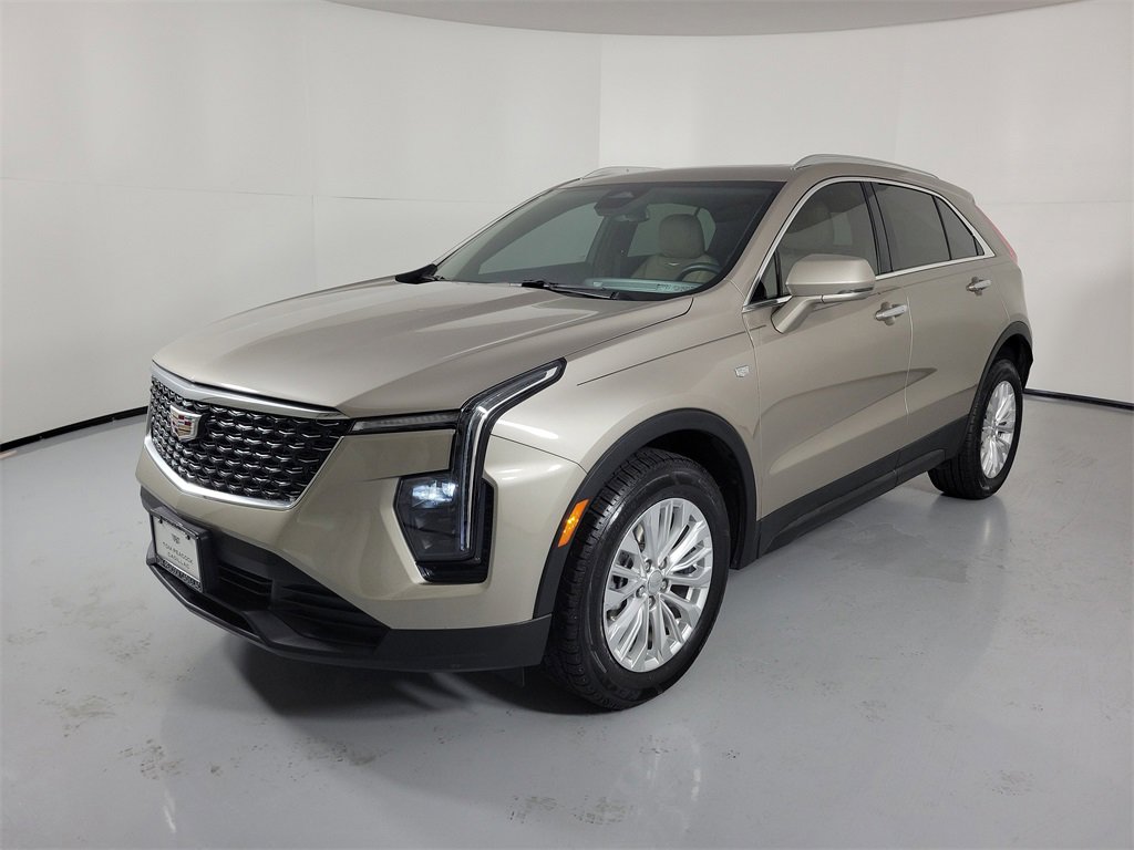 Certified 2024 Cadillac XT4 Luxury w/ Cold Weather Package image 2