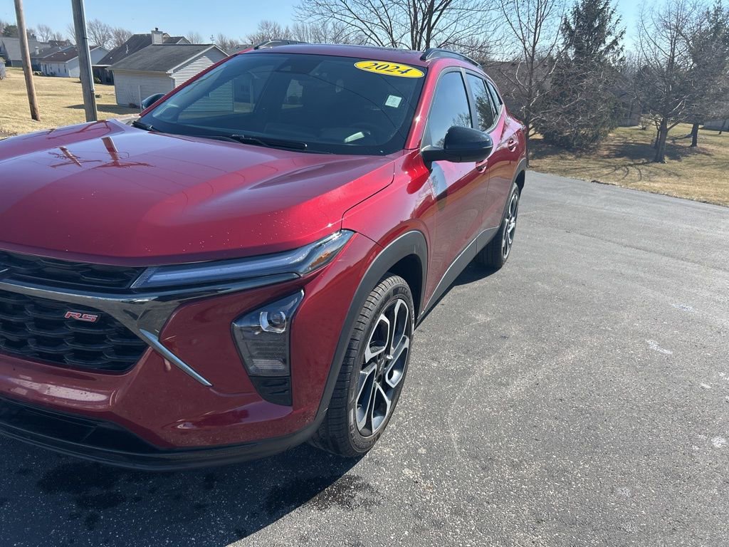 Used 2024 Chevrolet Trax RS w/ Sunroof Package image 3