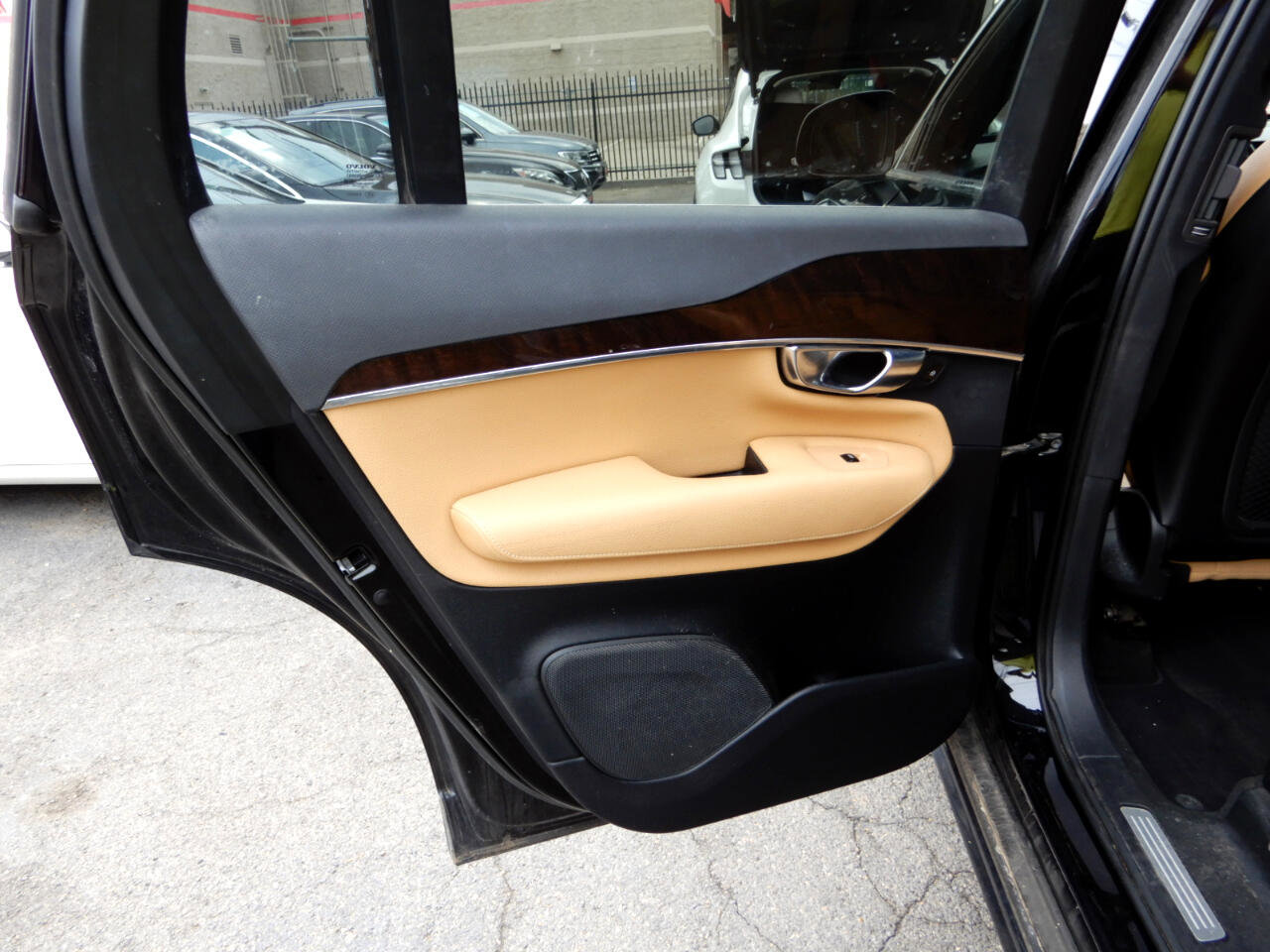 Used 2019 Volvo XC90 T6 Momentum w/ Advanced Package image 22