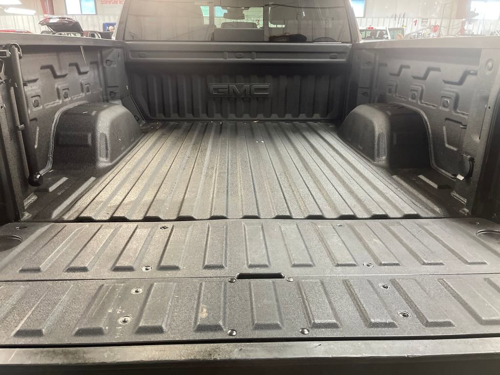 Used 2023 GMC Sierra 1500 SLT AWD/4WD image 28