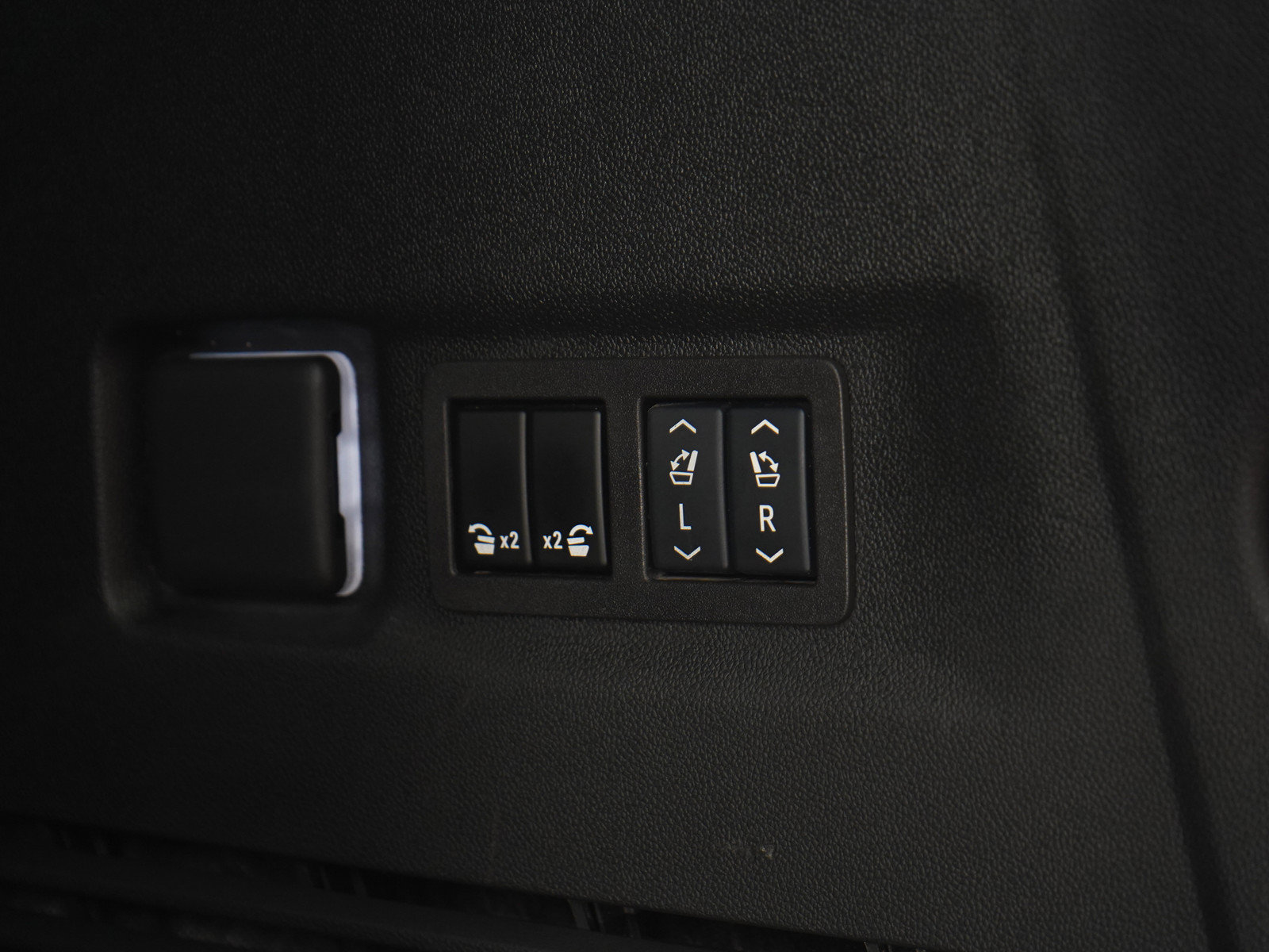 Used 2024 Chevrolet Suburban Premier AWD/4WD image 19