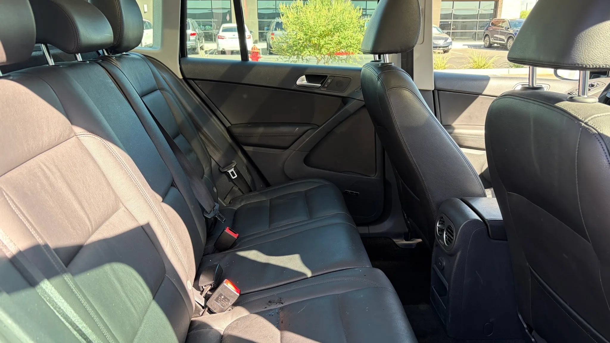 Used 2017 Volkswagen Tiguan SEL FWD image 13