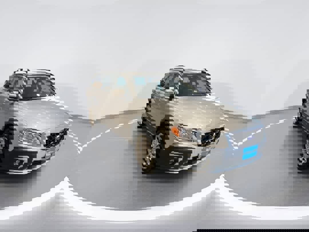 Used 2016 Volvo XC70 T5 Premier w/ Proximity Package image 2