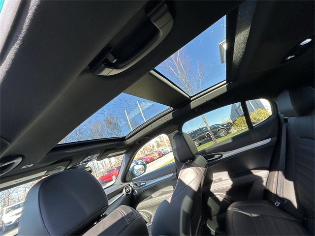 New 2025 Alfa Romeo Stelvio Sprint image 14