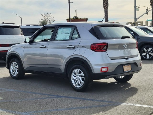 New 2026 Hyundai Venue SE image 2