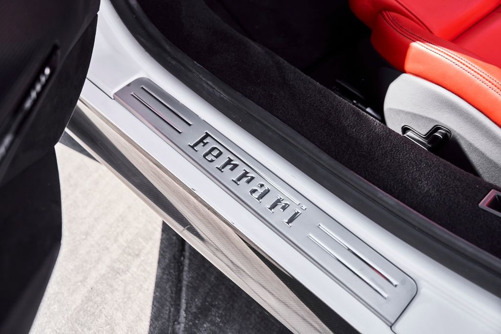 Used 2024 Ferrari SF90 Spider image 40