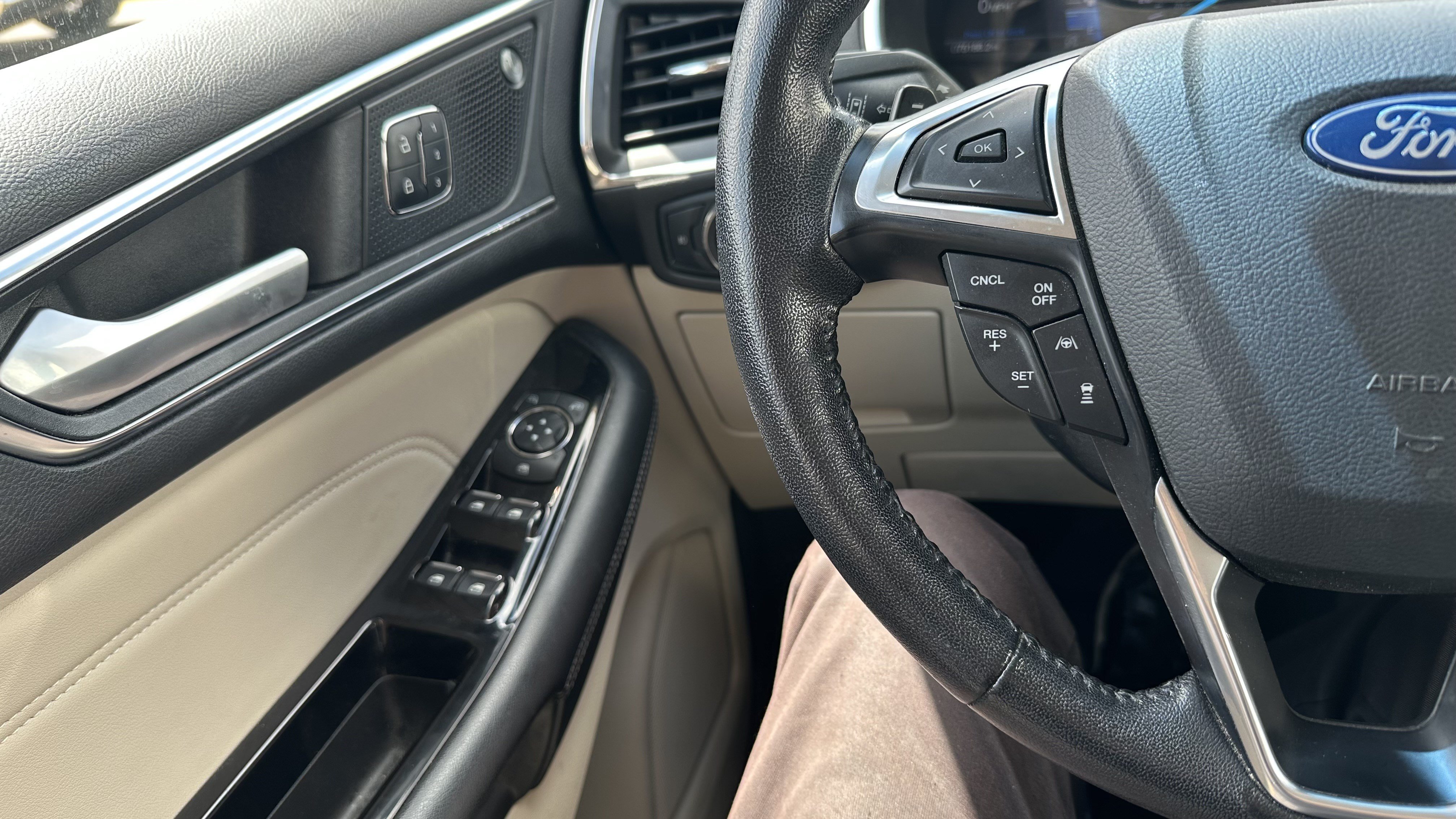 Used 2019 Ford Edge Titanium w/ Equipment Group 301A AWD/4WD image 21
