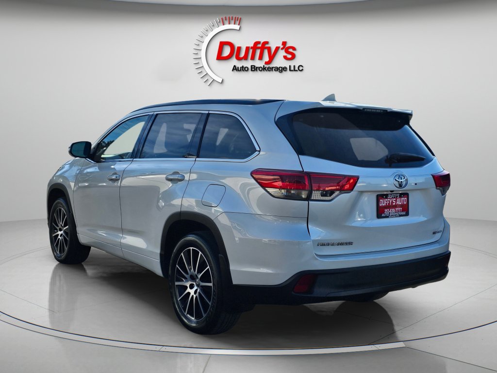 Used 2017 Toyota Highlander SE image 15