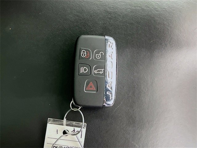 Used 2019 Jaguar F-PACE SVR image 32