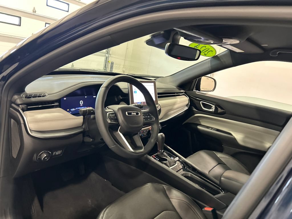 Used 2024 Jeep Compass Limited w/ Elite Group AWD/4WD image 17