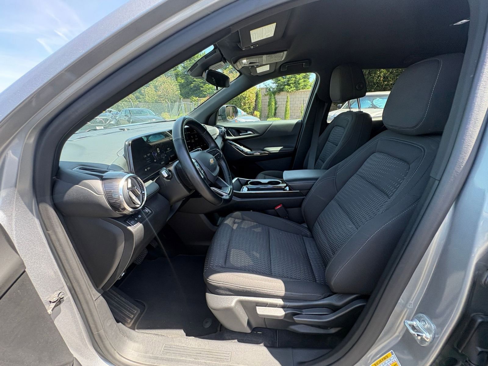 Used 2025 Chevrolet Equinox LT FWD image 28
