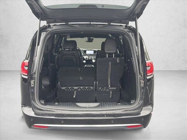Used 2025 Chrysler Pacifica Select FWD image 7