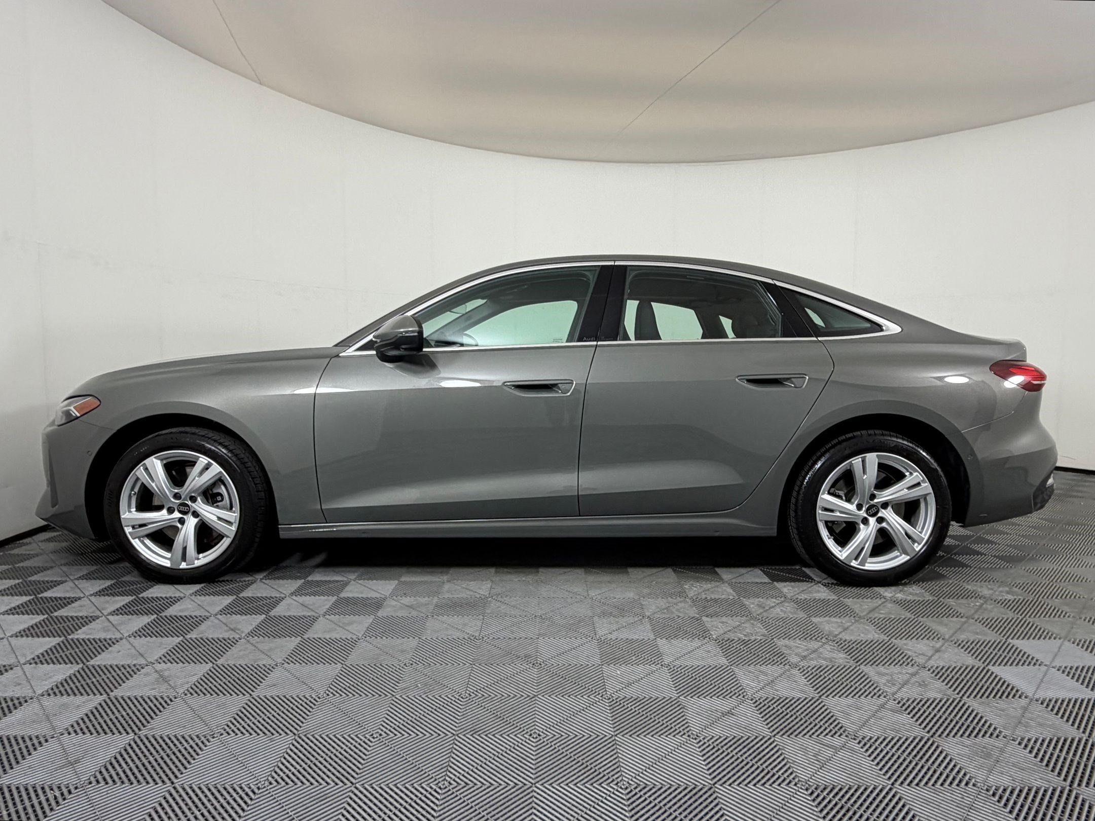 Used 2025 Audi A5 2.0T Premium Plus AWD/4WD image 2