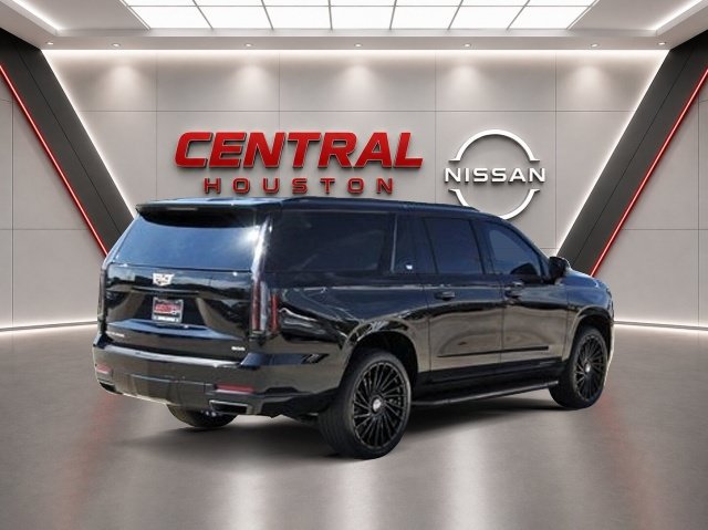 Used 2025 Cadillac Escalade ESV Sport AWD/4WD image 4