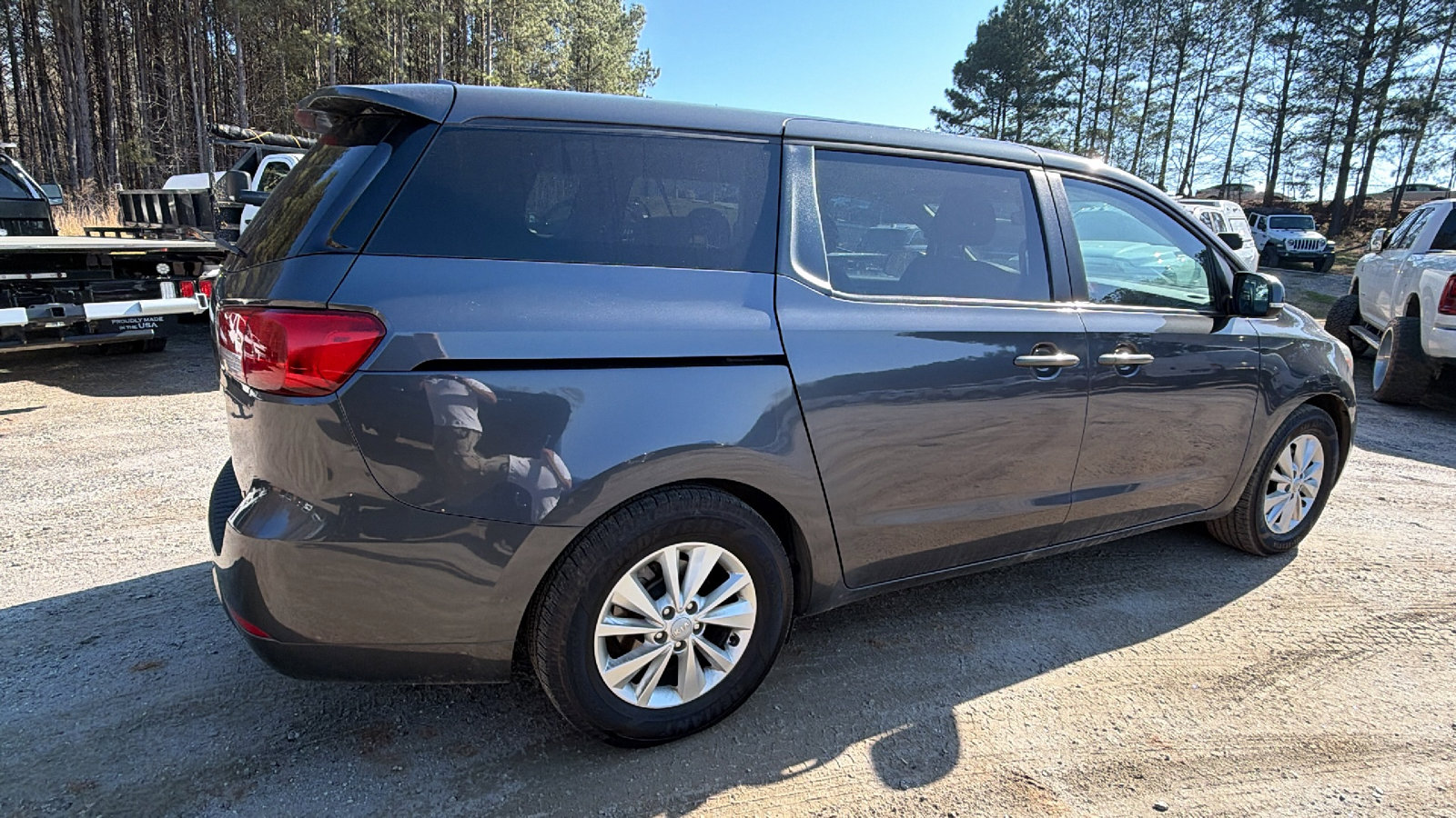 Used 2017 Kia Sedona LX image 8