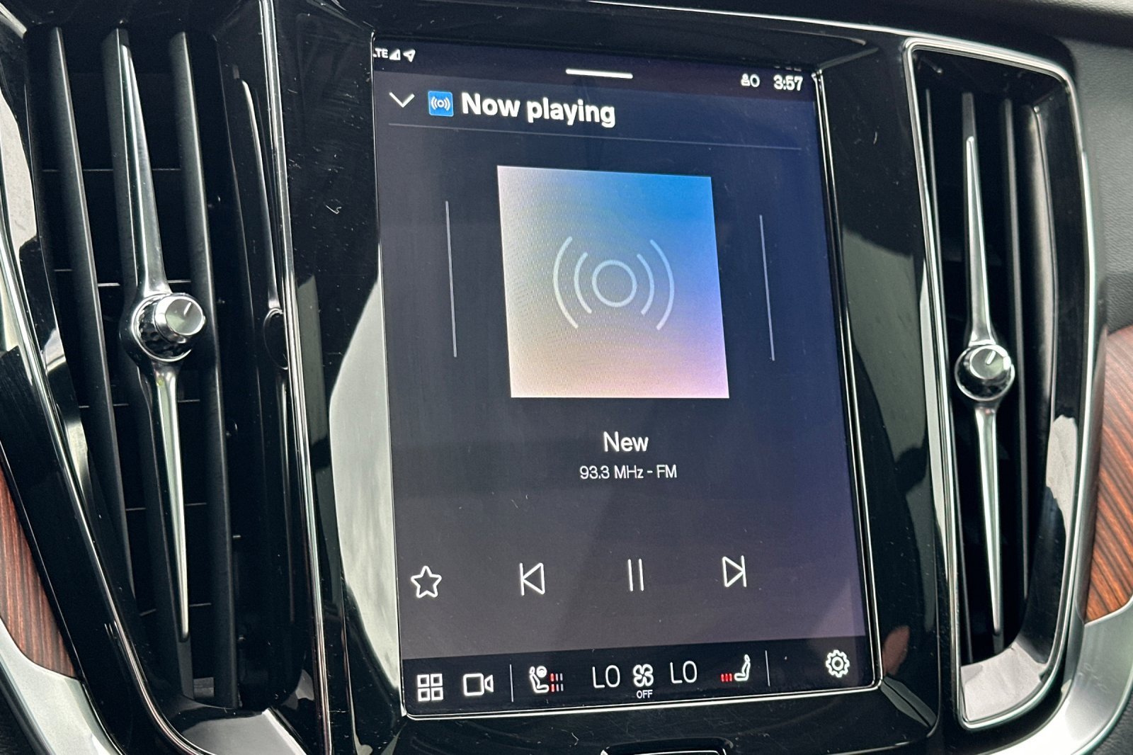 Used 2025 Volvo V60 B5 Cross Country Plus image 19