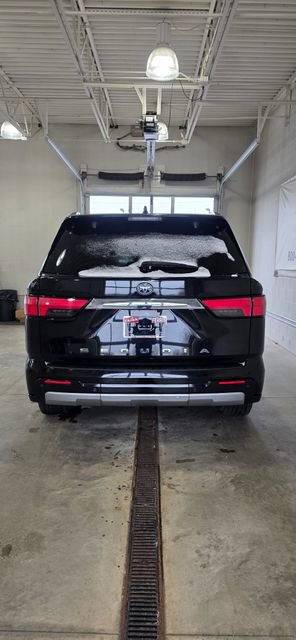 Used 2023 Toyota Sequoia Limited image 4