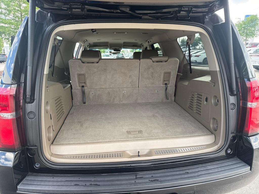 Used 2018 Chevrolet Suburban LT RWD image 31
