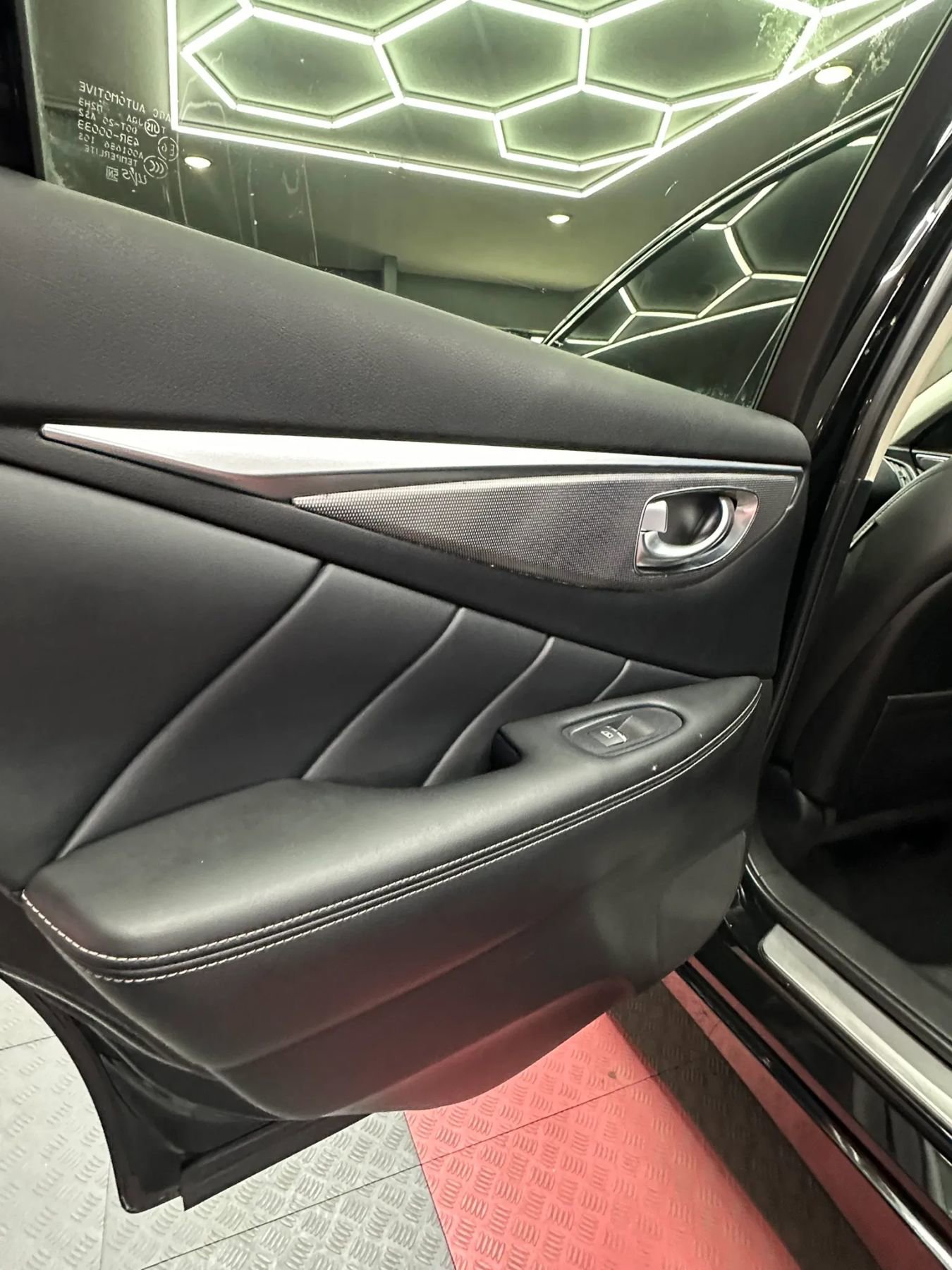 Used 2015 INFINITI Q50 Premium w/ Navigation Package RWD image 23